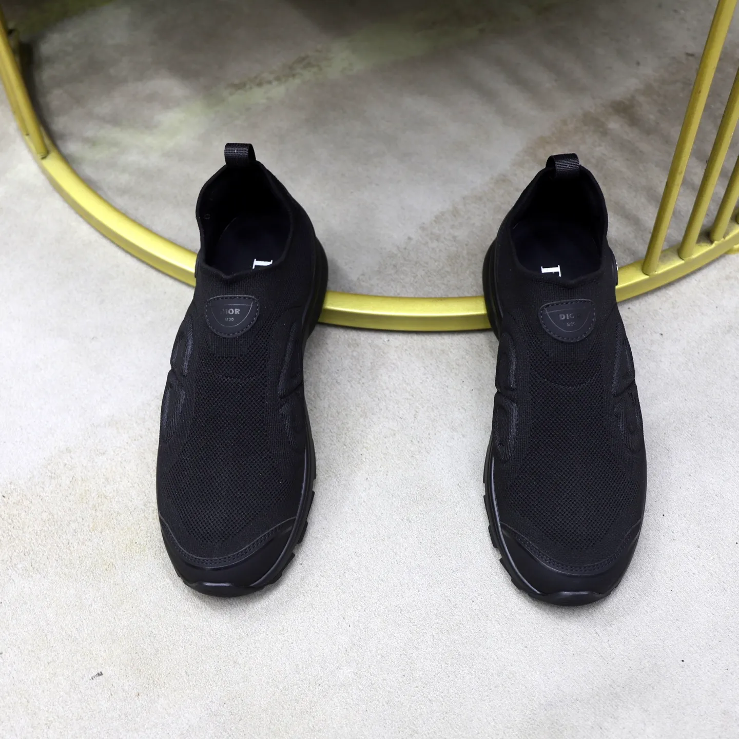 Ex-factory price: 520💰Dior B30’s latest hot model is shipped, the original version is manufactured 1:1 ▪️ Fabric: Original customized fly weave ▪️ Lining: Imported breathable mesh ▪️ Sole: Original molded non-slip outsole ▪️ Size: 38-46 (45 and 46 are custom-made and cannot be returned or exchanged)